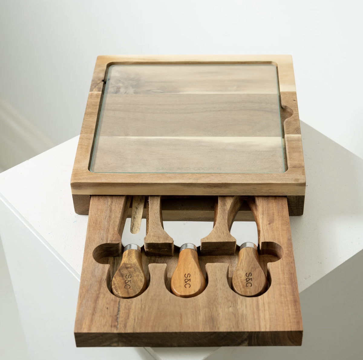 Braemar Glass Cheese Board & Knife Set