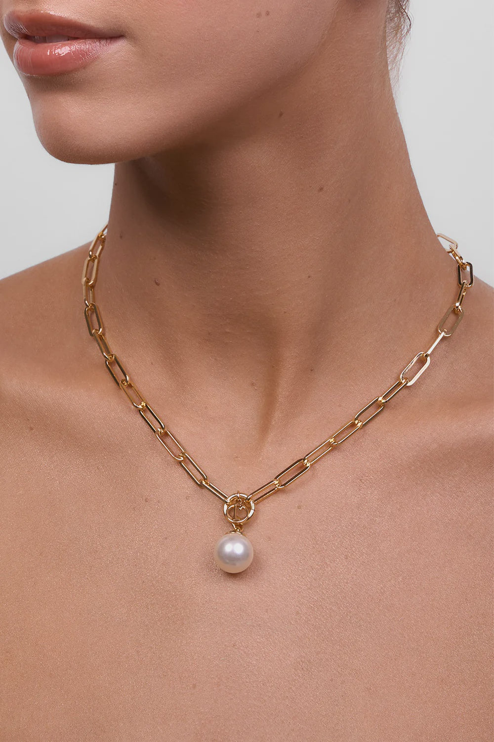 Hayley Pearl Necklace